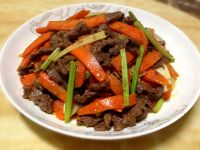 芹菜胡萝卜炒牛肉的做法