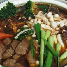 胡萝卜香菇炖牛肉的做法 胡萝卜香菇炖牛肉的做法