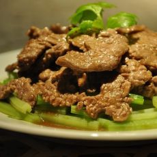 牛肉盖香芹的做法 牛肉盖香芹的做法