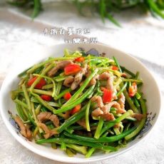 手撕蒜薹肉丝的做法 手撕蒜薹肉丝的做法