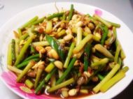 黄豆芽炒蒜薹的做法