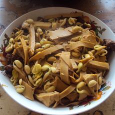 肉炒豆腐干千张黄豆芽的做法