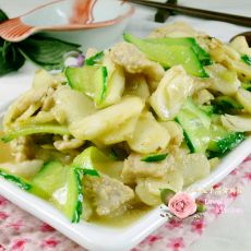 马蹄肉片炒黄瓜的做法 马蹄肉片炒黄瓜的做法