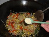 彩椒黄豆芽的做法