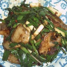 蒜苗回锅肉的做法 蒜苗回锅肉的做法