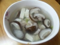 蘑菇肉片汤的做法