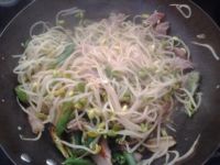 肉片炒黄豆芽的做法
