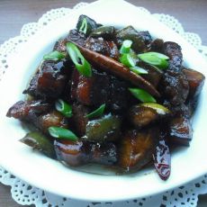 红烧肉烧茄子的做法 红烧肉烧茄子的做法