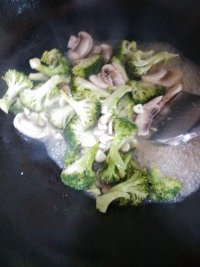 蚝油炒西兰花的做法