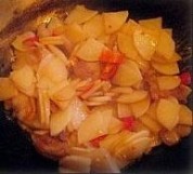 五花肉煸萝卜的做法