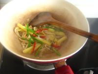 蘑菇烧土豆的做法