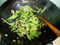 扁豆炒肉丝的做法