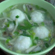 墨鱼丸真姬菇汤的做法