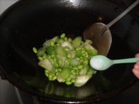 丝瓜炒毛豆的做法
