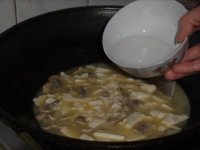 蘑菇肉片豆腐羹的做法