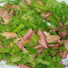 芹菜炒火腿肉丝的做法