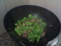 五花肉炒扁豆的做法