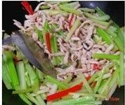 西芹炒肉丝的做法