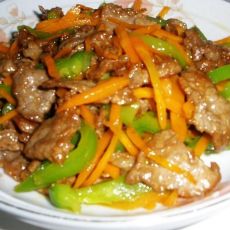 青椒胡萝卜丝炒牛肉的做法 青椒胡萝卜丝炒牛肉的做法