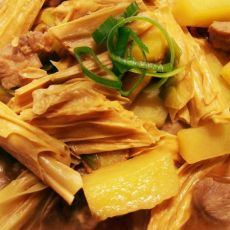 腐竹烧肉的做法