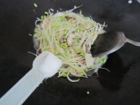 香菇炒豆芽的做法