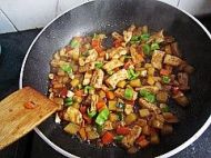 酱烧豆腐土豆丁的做法