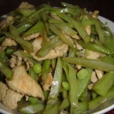 鸡肉片炒扁豆丝的做法