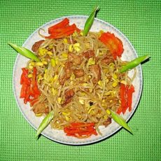 黄豆芽炒肉的做法
