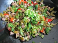 双椒酸菜肉末的做法