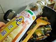 鸭血烧豆腐的做法