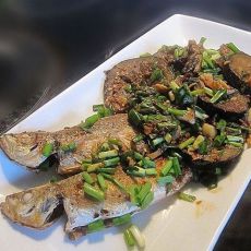 香辣茄子煎鱼的做法 香辣茄子煎鱼的做法