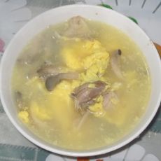鸡肉蘑菇鸡蛋汤的做法