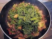 蒜香笋肉片的做法