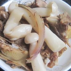 洋葱鸽子炒蘑菇的做法