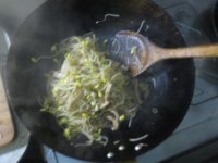 肉丝炒黄豆芽的做法