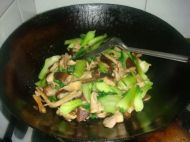 香菇炒青菜的做法