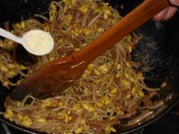 黄豆芽炒肉丝的做法