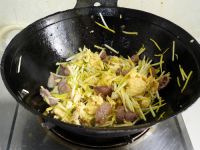 韭黄猪肉炒鸡蛋的做法