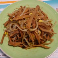 萝卜条炒黄豆芽的做法 萝卜条炒黄豆芽的做法