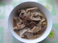 蘑菇炖肉的做法