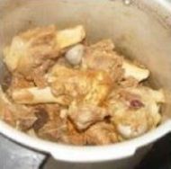 炖大骨头的做法