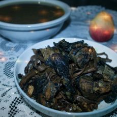 茶树菇炖乌鸡的做法 茶树菇炖乌鸡的做法