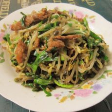 猪肉炒韭菜绿豆芽的做法 猪肉炒韭菜绿豆芽的做法