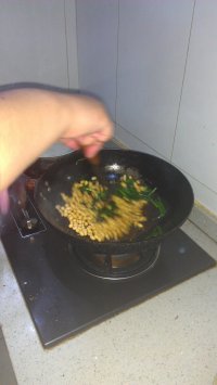 韭菜炝黄豆的做法