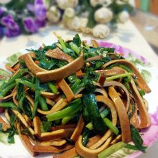 胡萝卜韭菜炒香干的做法