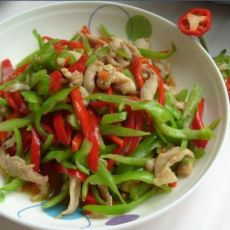 青红椒炒鸡肉的做法