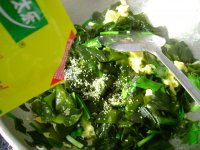 韭菜鸡蛋炒裙带的做法