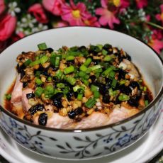 蒜蓉豆豉蒸三文鱼的做法 蒜蓉豆豉蒸三文鱼的做法