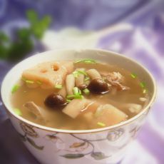 菌菇莲藕小排汤的做法 菌菇莲藕小排汤的做法