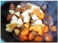 土豆烧鸡肉的做法